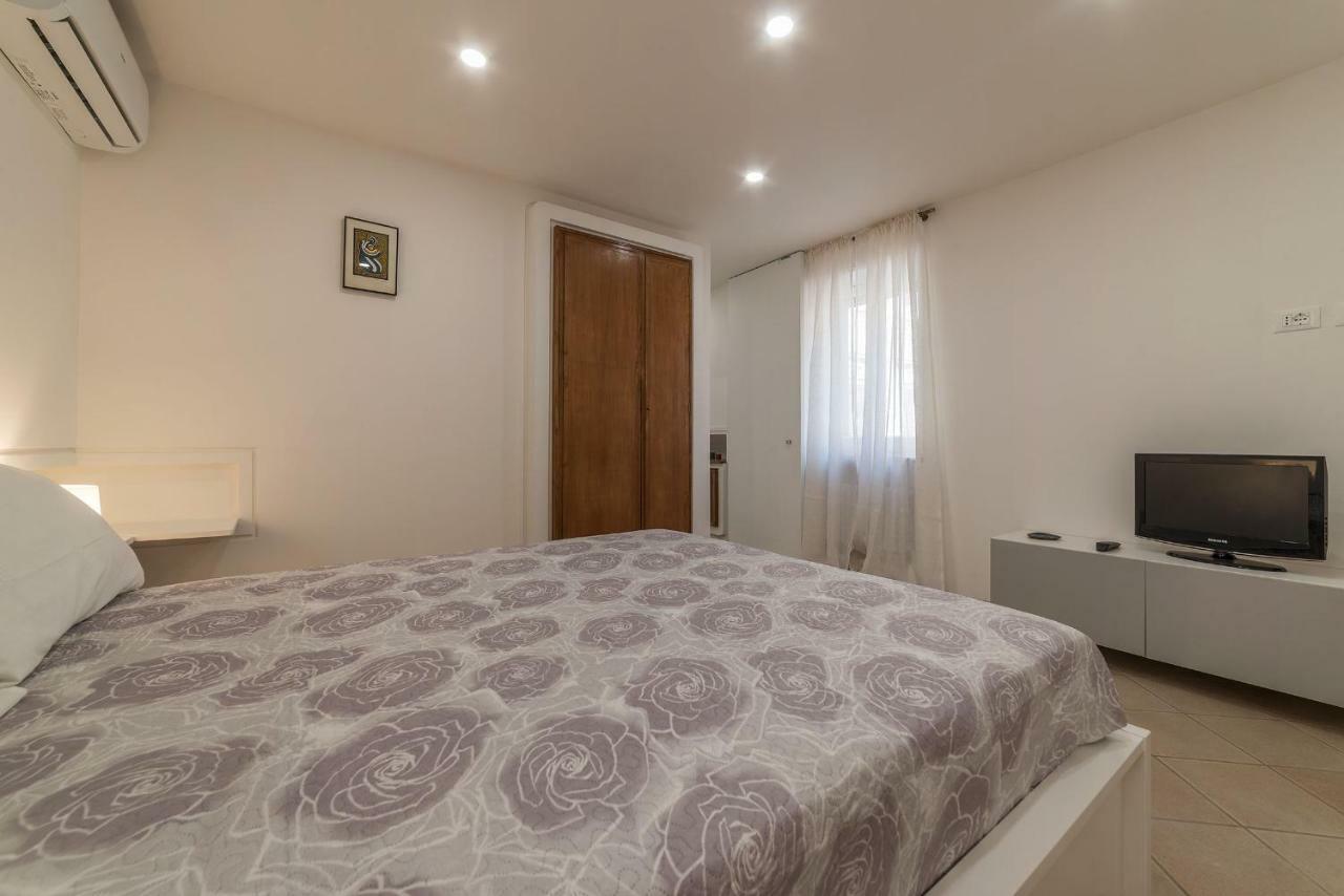 רומא Montecitorio Lovely Apartment מראה חיצוני תמונה